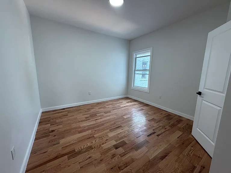 183 Woodside Ave #3R — Photo 3