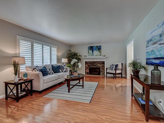 3rd image of 1636 Town Club Dr