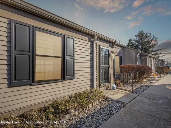 110 Park Meadows Dr, Lansing, MI 48917