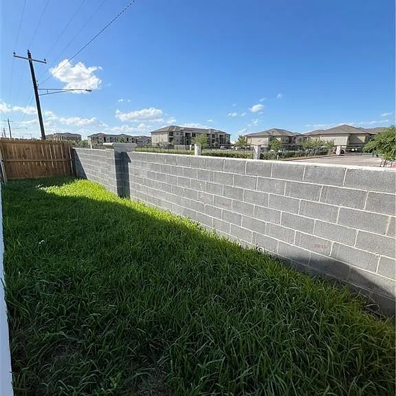 1421 Iris Ave #4 — Photo 18