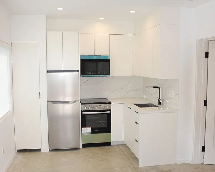 2041 Cloverfield Blvd — Photo 2