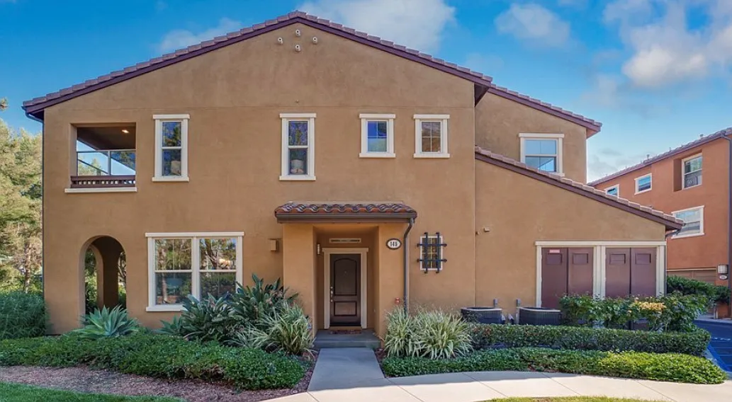 3 bed, 2.5 bath, 1769 sqft, $4,000 — Photo 1