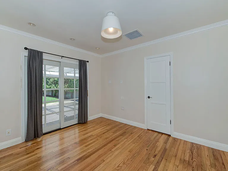 324 Flower St — Photo 27