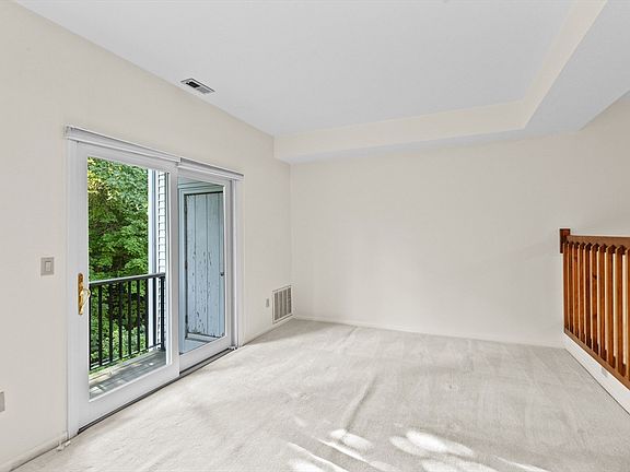 5th image of 117 Tall Oaks Dr Unit D