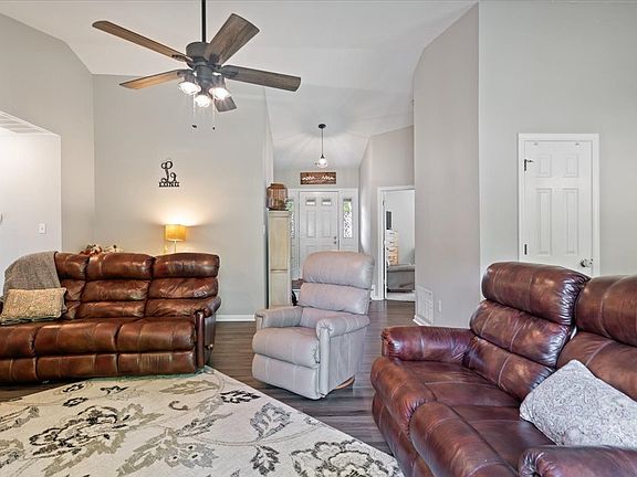 3rd image of 108 Hickorywood Ct
