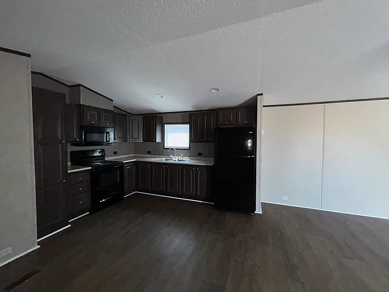 45 Riviera Courts Dr — Photo 3