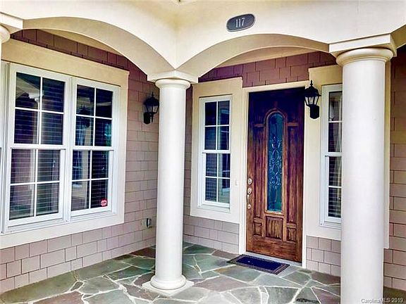3rd image of 117 N Cove Key Ln