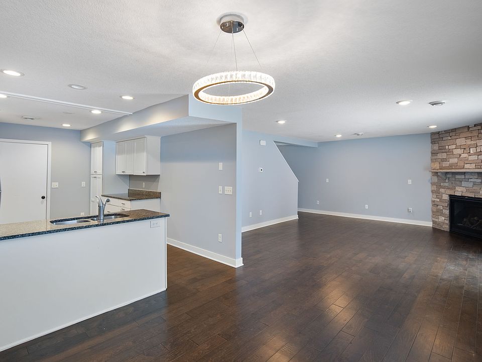 1st image of 235 Zinnia Ln N