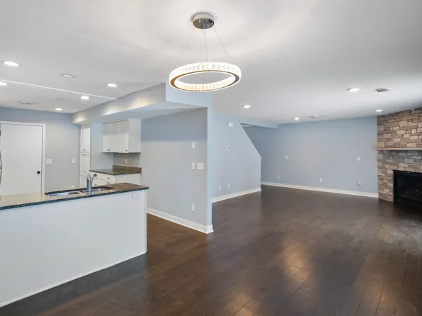 235 Zinnia Ln N, Plymouth, MN 55441