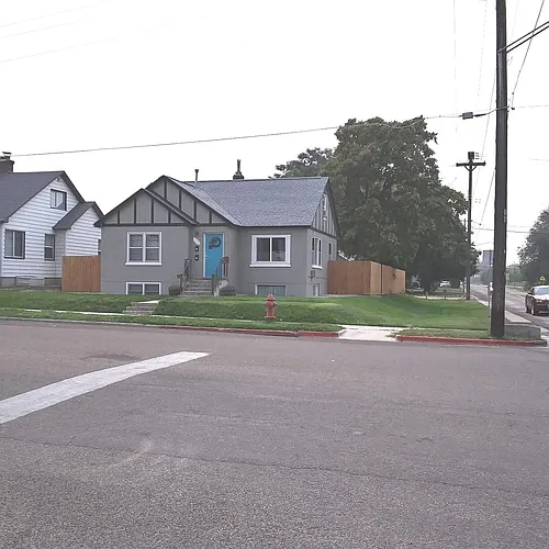 1002-B100 Everett St Photo 1