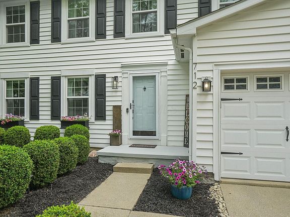 3rd image of 712 Suntree Dr