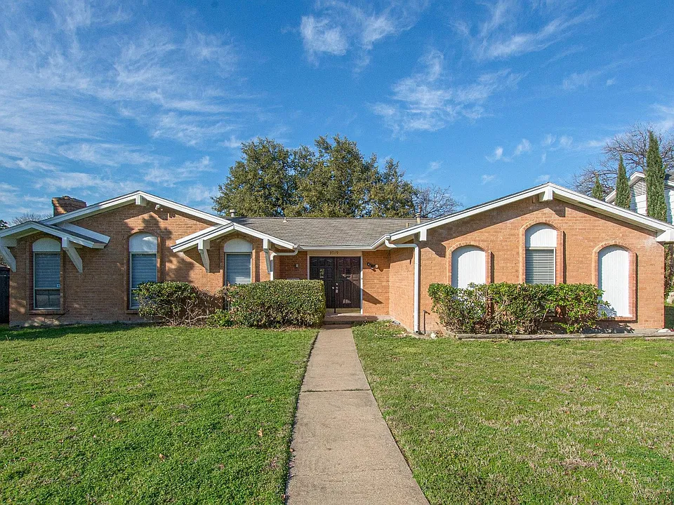 3718 Crestpark Dr