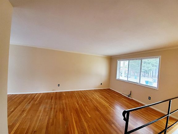 4th image of 648 Halifax Dr