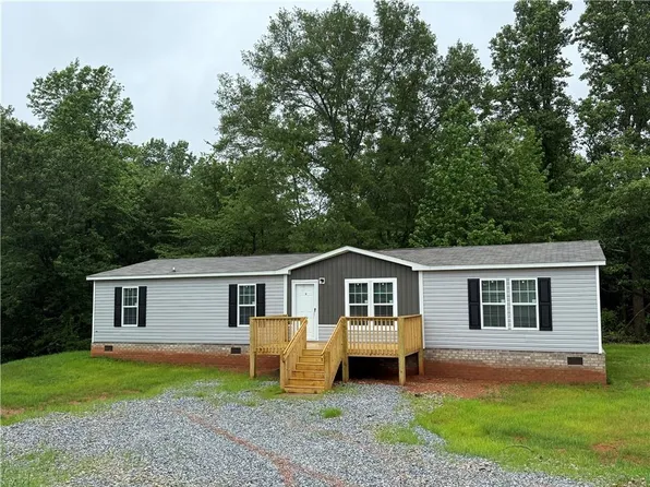 325 Dewaters Rd, Commerce, GA 30529