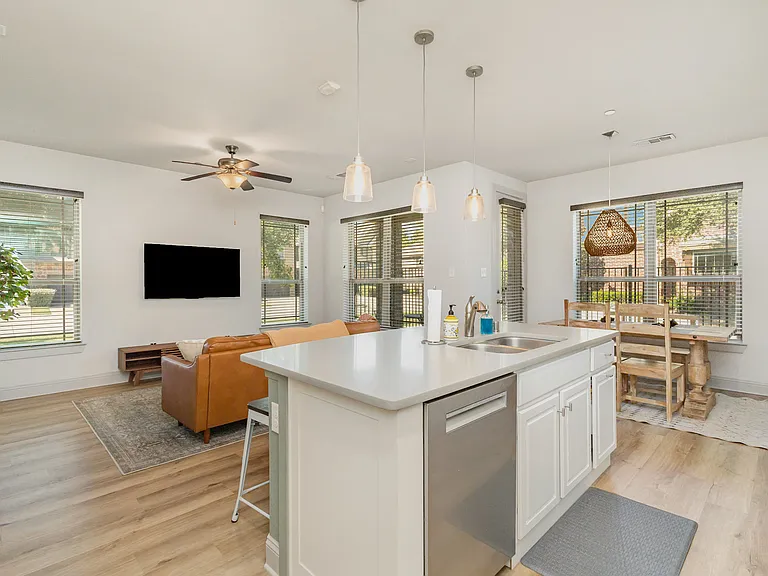 1001 Brook Forest Ln — Photo 5