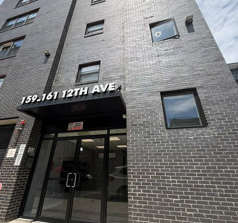 1st image of 159 12th Ave #202