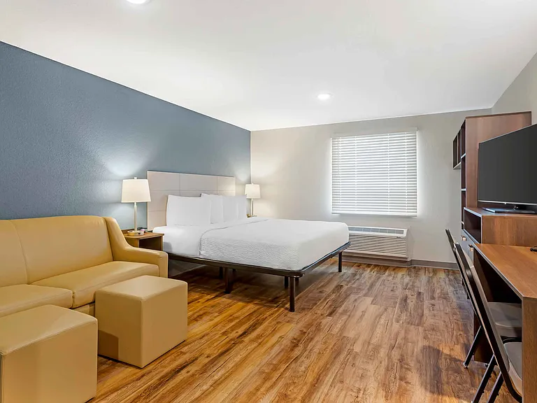Deluxe Studio - 1 King Bed