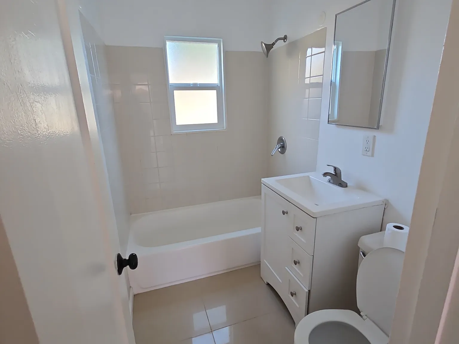 2 bed, 500 sqft, $2,500 — Photo 4