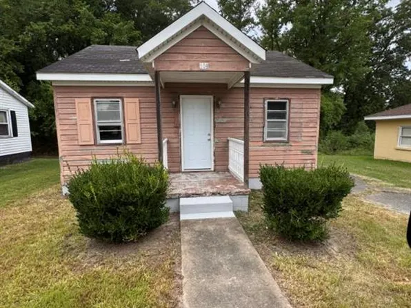 104 South St, Wakefield, VA 23888
