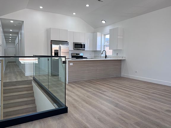 3rd image of 2655 W 21st St #2