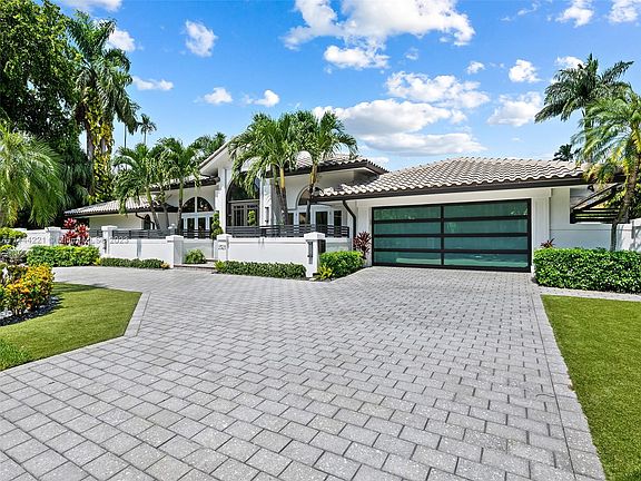 2nd image of 2521 Del Lago Dr