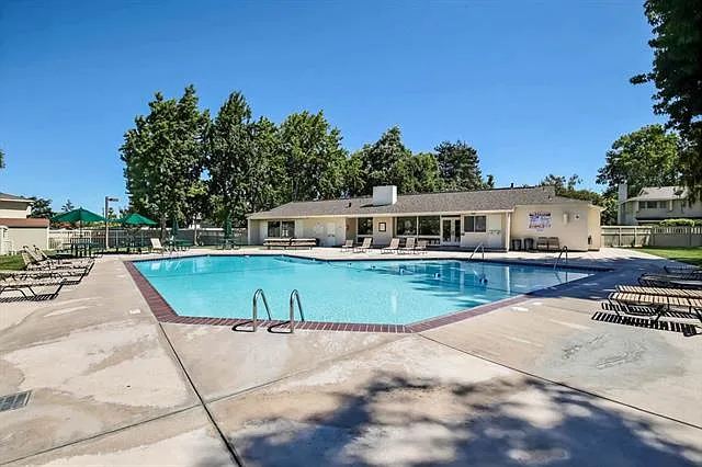 1211 Crescent Ter — Photo 21