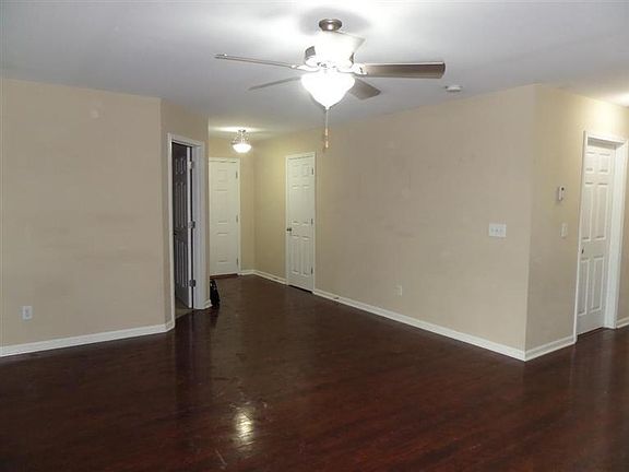3rd image of 713 Elverton Ct