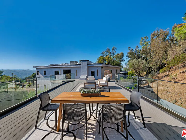 7966 Mulholland Dr — Photo 41