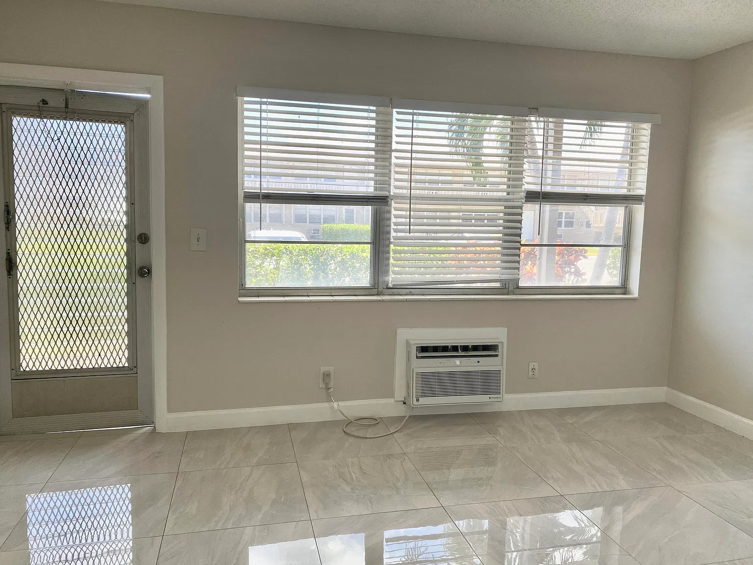 1 bed, 1.0 bath, 570 sqft, $1,300 — Photo 2