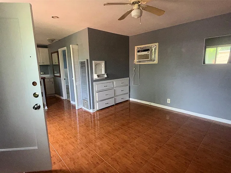 811 Colquitt St #10 — Photo 2