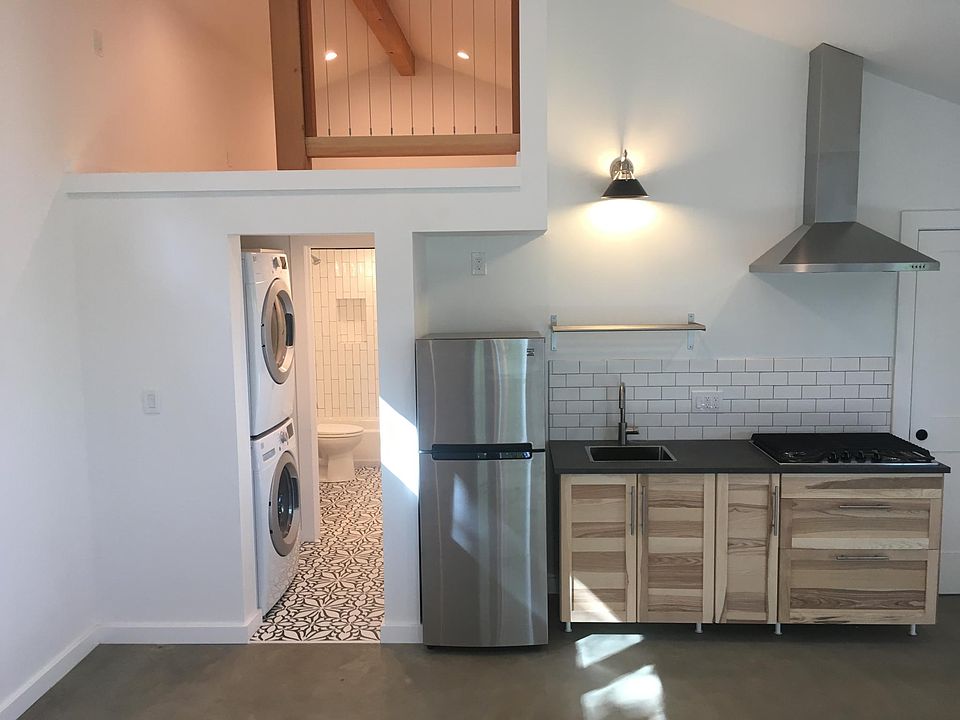 1st image of 621 E Sola St