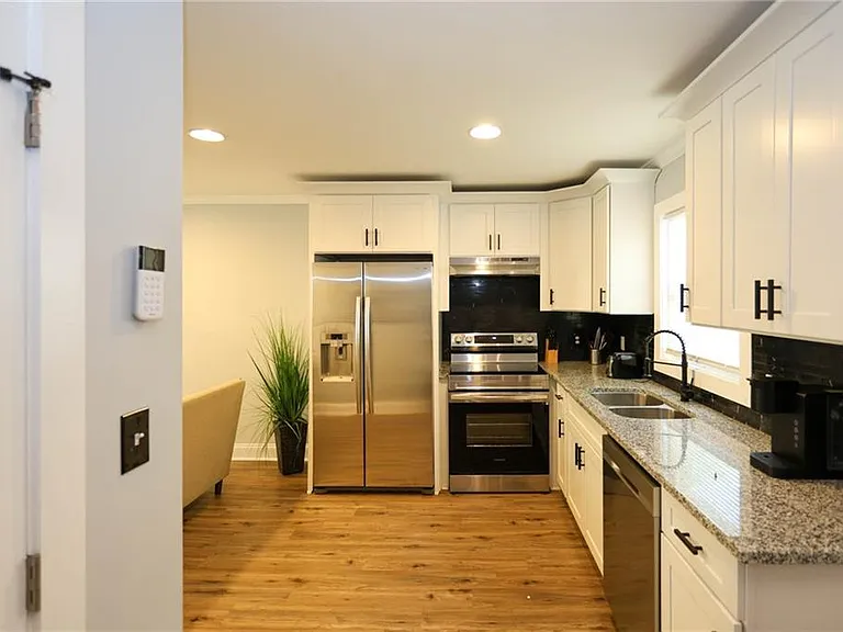 1809 Vesta Ave — Photo 19