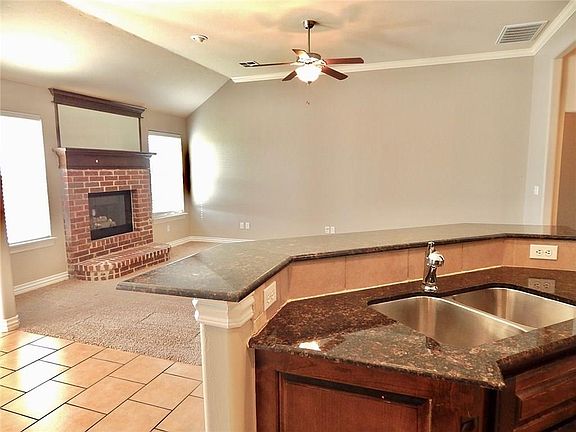 4th image of 701 Dana Dr