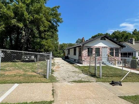 4th image of 4127 Brooklyn Ave