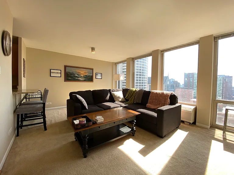 111 E Chestnut St #26D — Photo 2