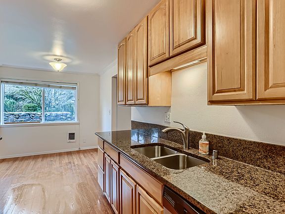 5th image of 17106 NE 45th St APT 15