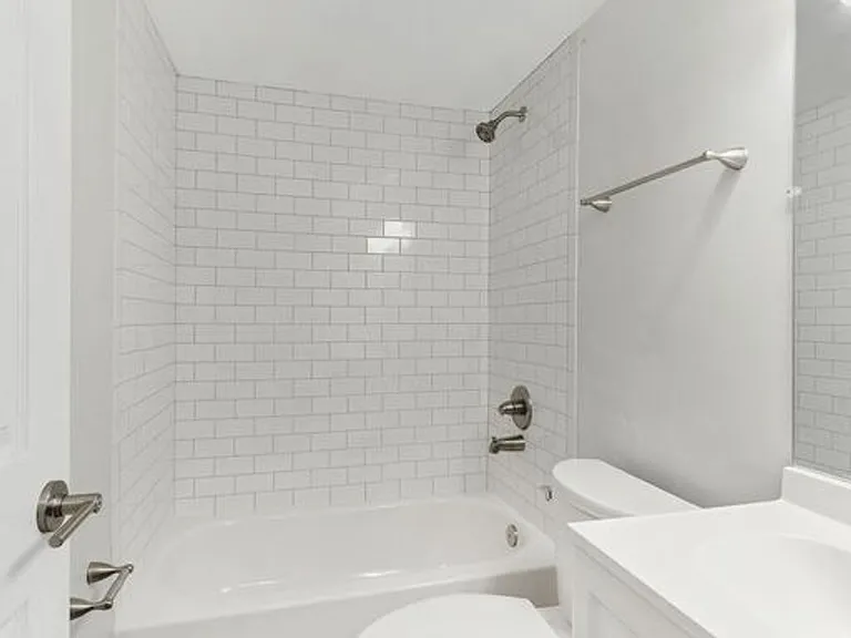 2557 Hackberry St #2 — Photo 10
