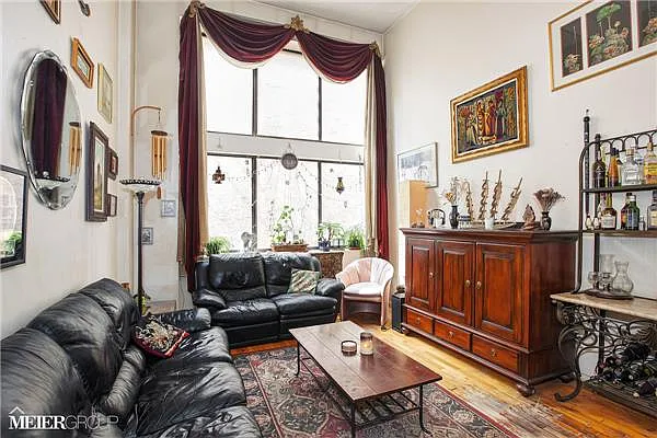 Sold by R New York | media 18