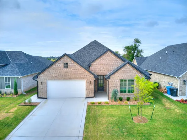 208 Pont Neuf Ct, Edmond, OK 73034