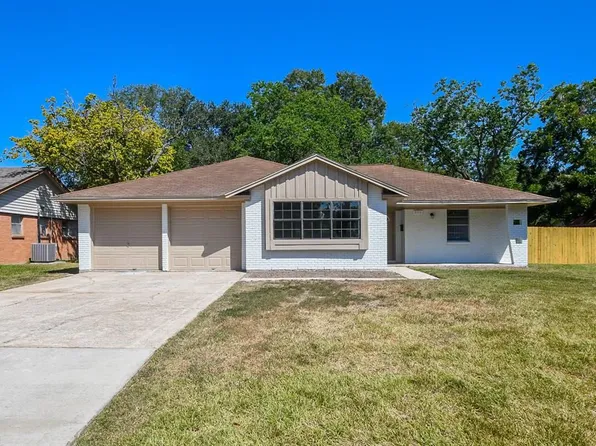 2106 Sheridan Dr, Baytown, TX 77520