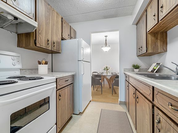 5th image of 160 Cockburn St #313