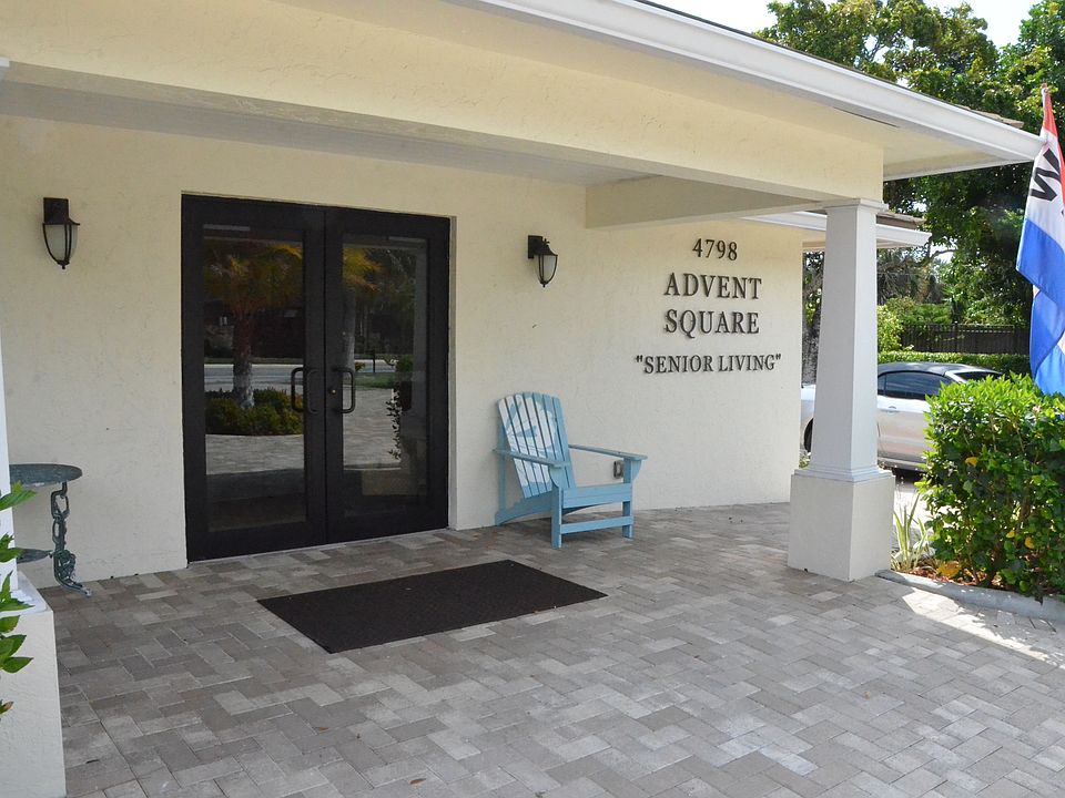 Entrance to Advent Square