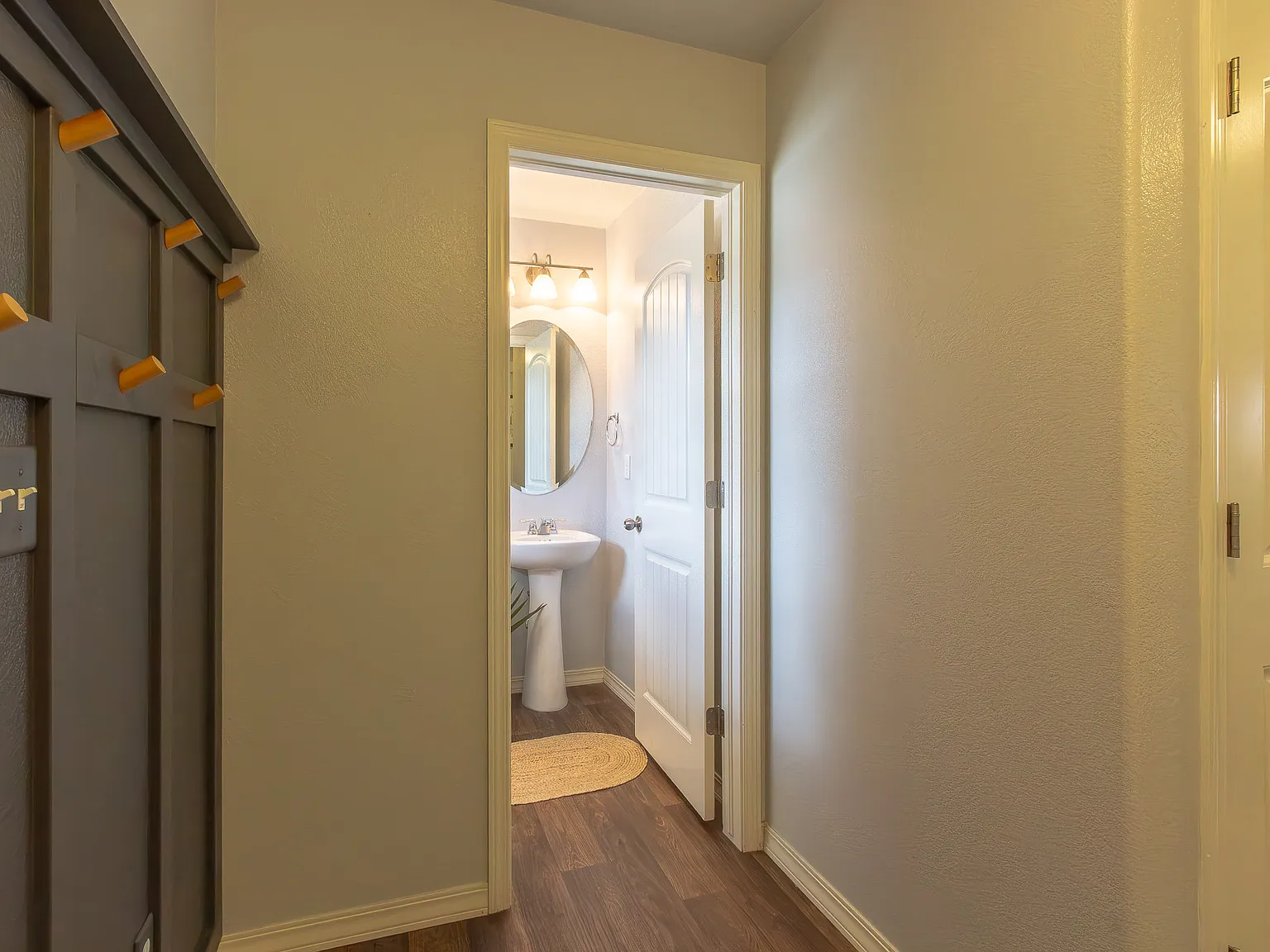 3 bed, 1811 sqft, $2,400 — Photo 2