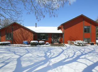 W283N8621 Theresa Marie Dr, Hartland, WI 53029