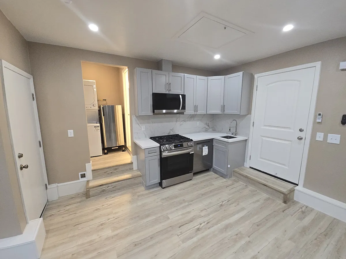 Building Photo - 319 W Camarada Ct
