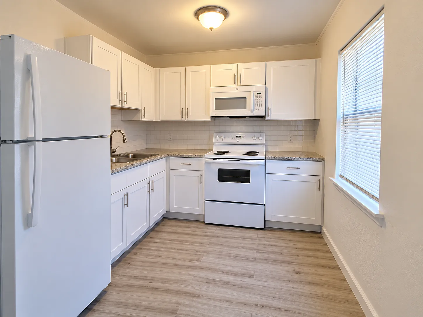 2 bed, 700 sqft, $849 — Photo 3