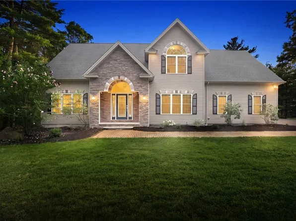 57 Club House Rd, Coventry, RI 02816