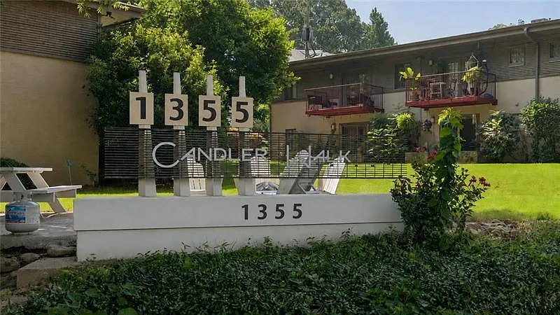 2 bed, 1.0 bath, 804 sqft, $2,000 — Photo 1