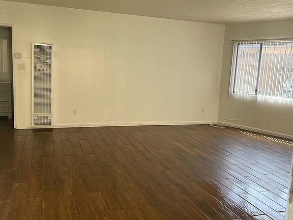 4th image of 862 W 126th St