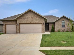 671 N Galileo Dr, Nixa, MO 65714
